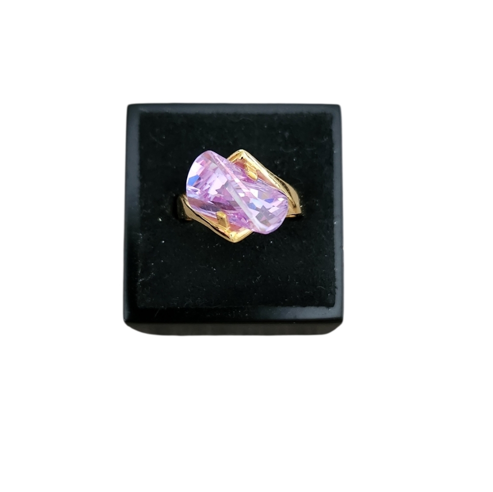 Size 6.5 925 Taiwan Gold Ring with Light Purple  Cushion Cut Crystal
